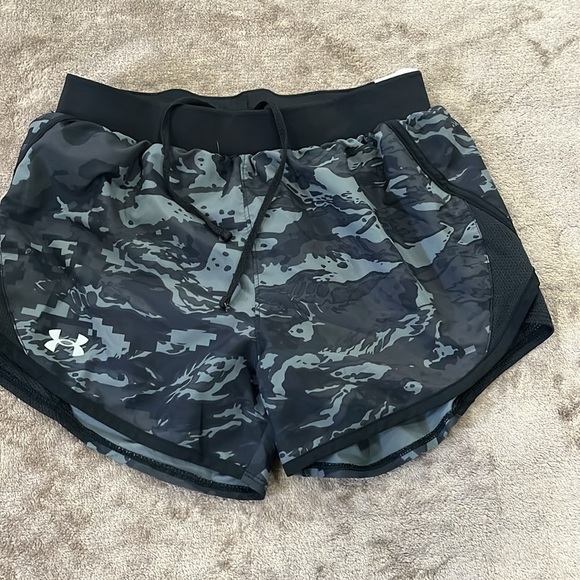 Under Armour Fly By 2.0Running Shorts with Reflective - Picture 2 of 7